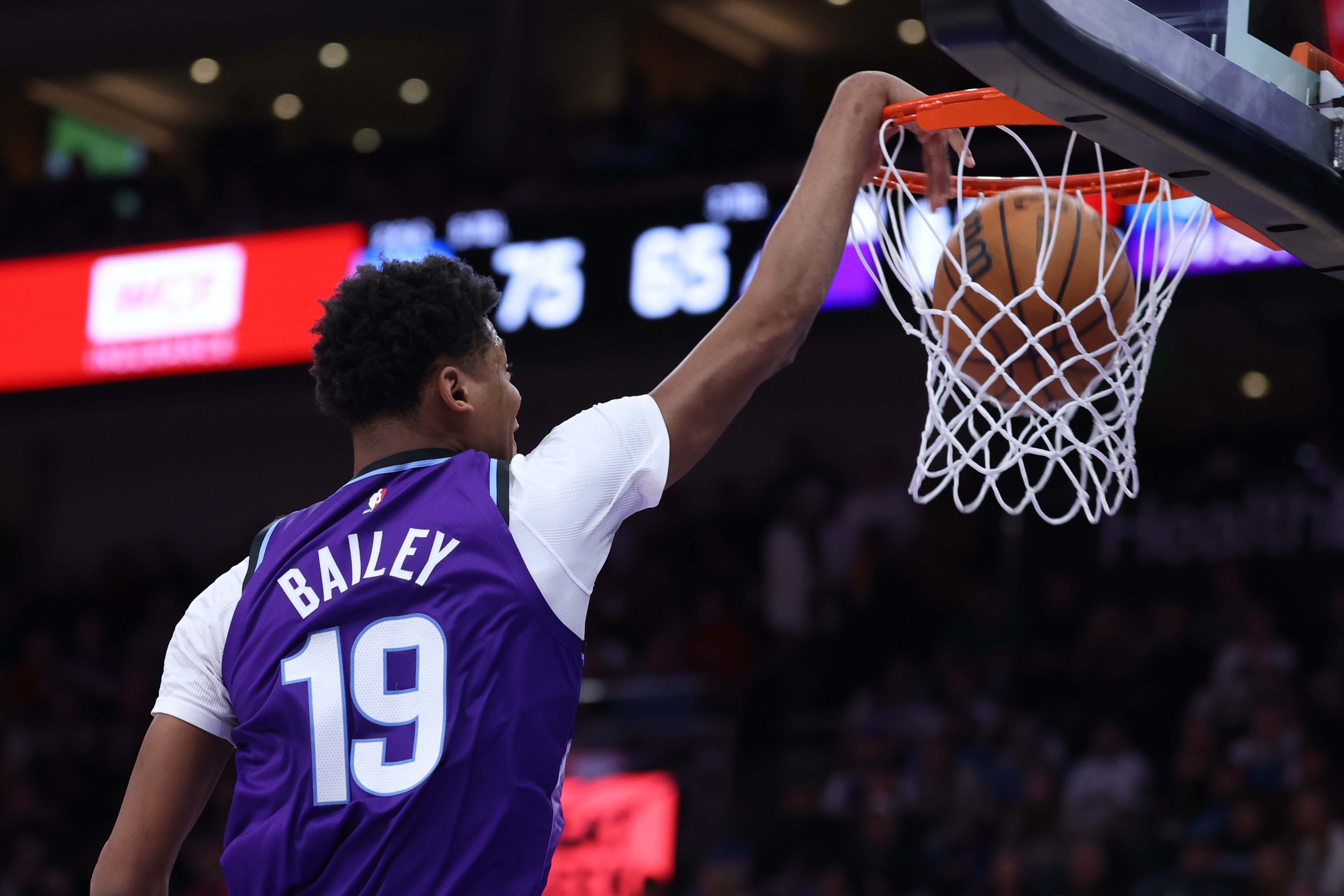 Kaiyun开云中国官网-【菜鸟】贝利25分6板 弗拉格21分11板 科比·桑德斯11分&amp;三分4中3